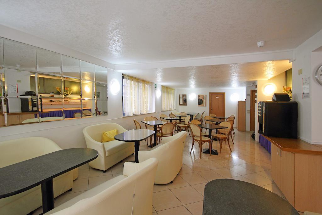 Hotel Azzurro Cattolica Exterior photo
