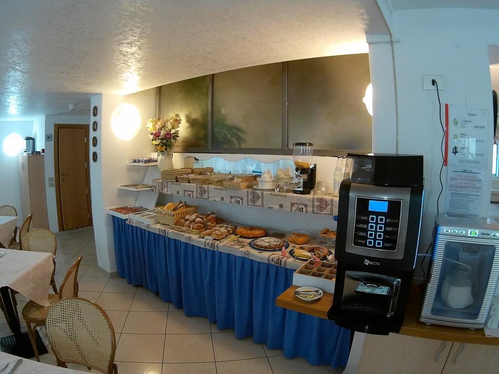 Hotel Azzurro Cattolica Exterior photo